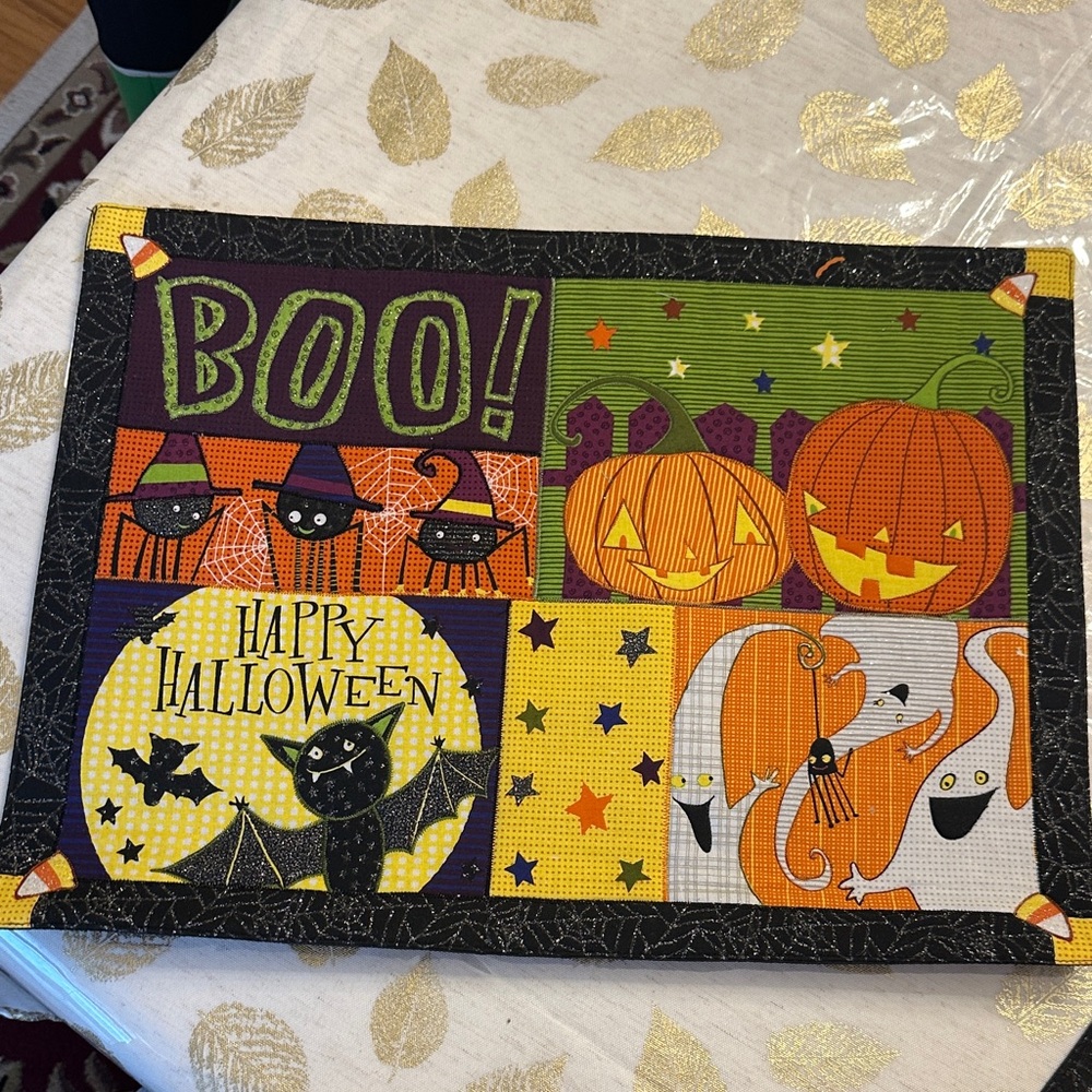 Kohl’s Happy Halloween cloth placemats set of 2 17 1/2 x 13 1/4inch NWT quilted